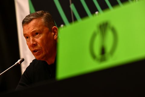 'Withete' AZ-coach moest eigen spelers straffen: 'Willen deze onzin niet meer, moet klaar zijn'