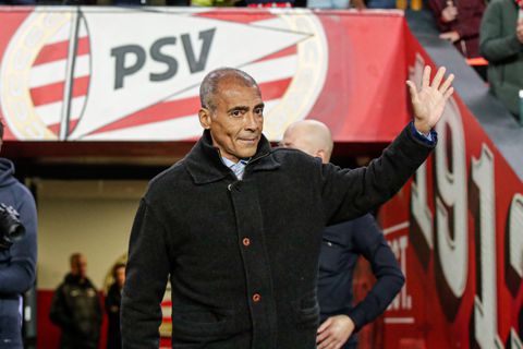 PSV-legende krijgt rode kaart in liefdesleven: '25 jaar jongere vriendin dumpt hem na flirt met vriendin'