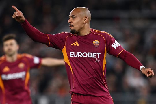 Donyell Malen is niet te stoppen bij AS Roma: hattrick brengt Oranje-spits in illuster rijtje