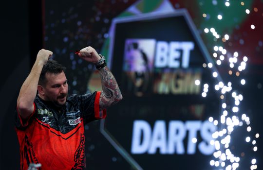 Opponent Michael van Gerwen komt met opvallende reactie na zege in finale Premier League Darts