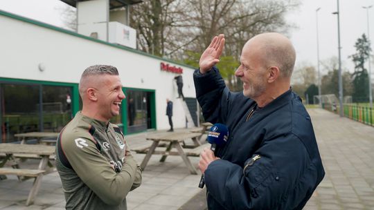 Maxim Hartman bezoekt Nijmeegse bekerfinalist: 'Je vreet me bijna op!'