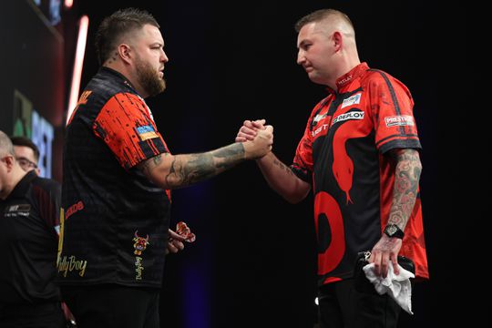 Alles of niets voor vrienden Nathan Aspinall en Michael Smith in Premier League Darts: 'Ik ga hem pakken'