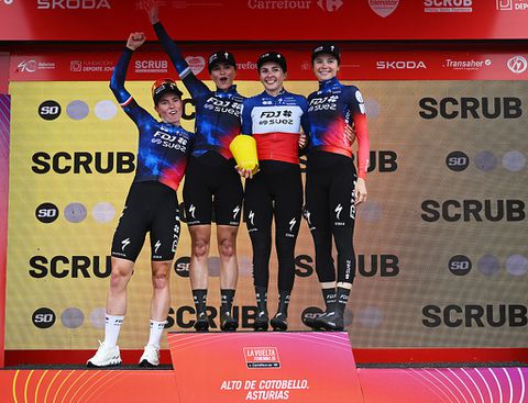 Alleenheerser Demi Vollering looft 'sterk team' na imposante Vuelta: 'Dat geeft vertrouwen voor de toekomst'