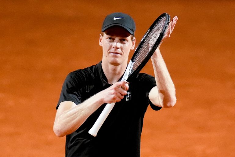 Roestige tennistopper Jannik Sinner keert succesvol terug na schorsing en treft nu Nederlander