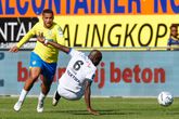 Mohamed Ihattaren in duel met Amara Conde tijdens het Eredivisie-duel tussen RKC Waalwijk en Heerenveen © Getty Images.