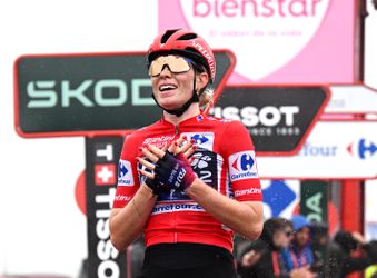 Topwielrenster Demi Vollering pakt in stijl eindzege van 'Nederlandse' Vuelta, landgenote mee naar het podium