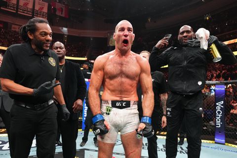 Ongelofelijke stunt bij UFC 328: grote favoriet bezwijkt na bloederige thriller en verliest ongeslagen status