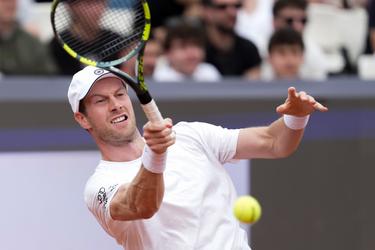 Zeldzame fouten kosten toptennisser Botic van de Zandschulp de kop in Rome