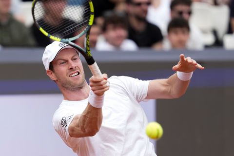 Zeldzame fouten kosten toptennisser Botic van de Zandschulp de kop in Rome