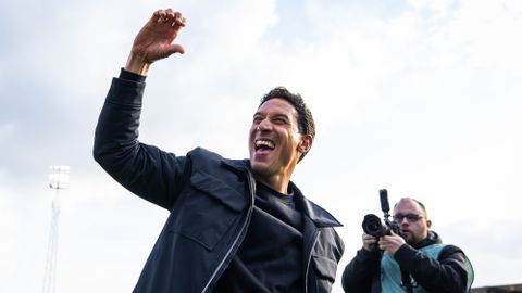 Telstar-trainer Anthony Correia (44) lacht om bondscoach Ronald Koeman: 'Net zo bijzonder, hoor'