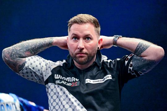 Topdarter Danny Noppert beleeft 'zware dagen' in Oostenrijk: 'Veel problemen gehad op het toilet'