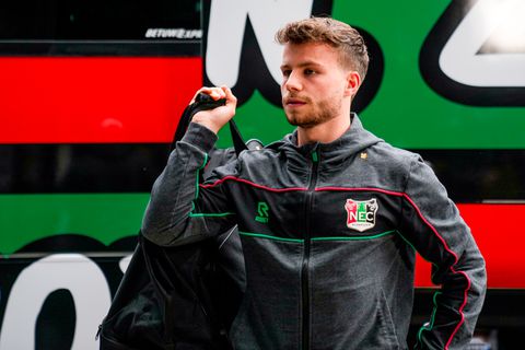 NEC-aanvoerder Dirk Proper verlengt contract tot 2026, maar sluit transfer nog niet uit