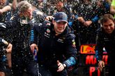 Buitenlandse media over zege Max Verstappen in Canada: 'Een grote kampioen tegen schooljongens'