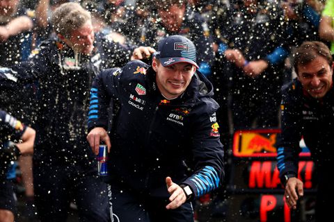 Buitenlandse media over zege Max Verstappen in Canada: 'Een grote kampioen tegen schooljongens'