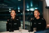 Gevatte topschaatser (24) zorgt met geliefde schaatssensatie Angel Daleman (18) voor hilariteit: 'Ik laat 'em toch even in het midden'
