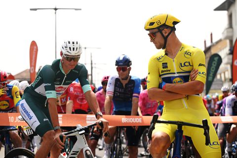 Groene Mathieu van der Poel ziet gele droom uiteen spatten in Dauphiné, concurrent viert feest met kapotte trui