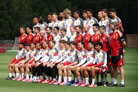 Op teamfoto Duitsland voor WK staan 27 in plaats van toegestane 26 spelers