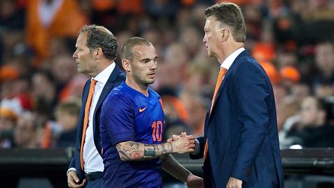 Voetbalicoon Wesley Sneijder doet opvallende onthulling over bijzonder traject met Louis van Gaal: 'Ik werd geslacht'