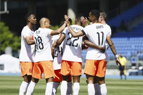 Cody Gakpo openhartig over groepsgevoel Oranje tijdens lang verblijf op WK voetbal: 'Dat brengt ons samen'