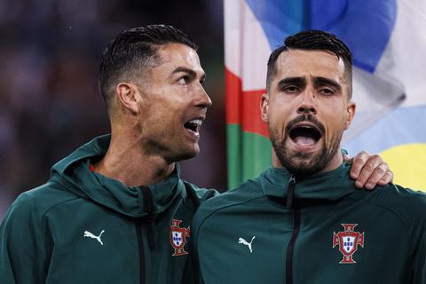Dit is waarom Cristiano Ronaldo op het WK voetbal anders staat dan zijn teamgenoten tijdens het volkslied van Portugal