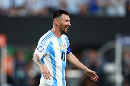 Lionel Messi scoort eindelijk tijdens Copa América en helpt Argentinië aan nieuwe clash