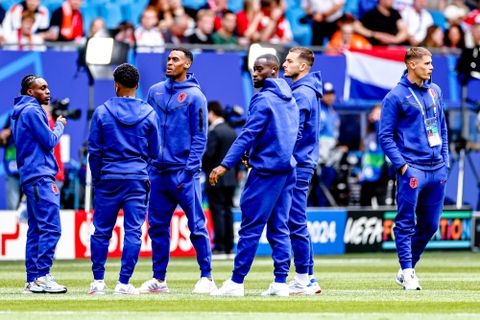 Opvallend beeld voor Nederland - Engeland: speler van Oranje heeft blauw oog
