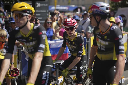 Ophef rond Jonas Vingegaard in Tour de France: veelbesproken Visma-renner weigert trui