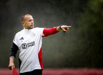 Ajax-trainer John Heitinga negeerde advies zaakwaarnemer bij moeilijke beslissing: 'Dat is doorslaggevend geweest'
