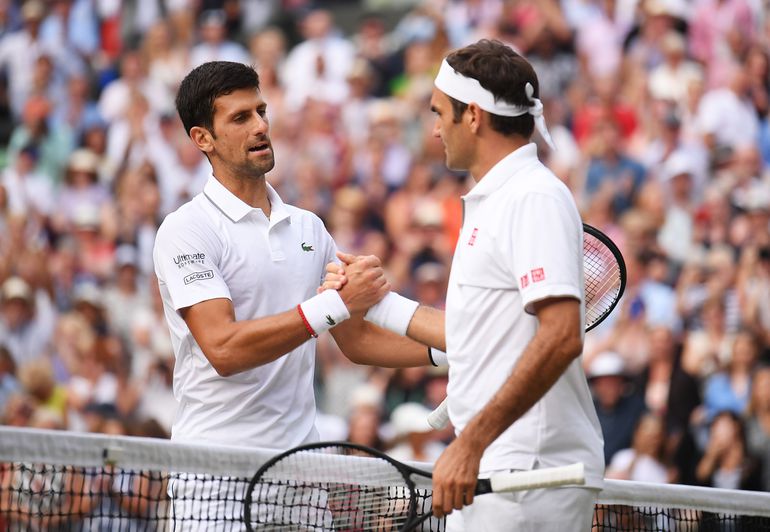 Novak Djokovic stoot tennislegende Roger Federer van de troon op Wimbledon: 'Betekent veel voor me'