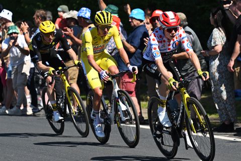 Boze Tadej Pogacar haalt in Tour de France uit naar Visma | Lease a Bike: 'Sloeg nergens op wat ze deden'