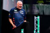 Topdarter Raymond van Barneveld lijmt verbroken relatie, (stief)zoon reageert: 'Er is veel gebeurd'