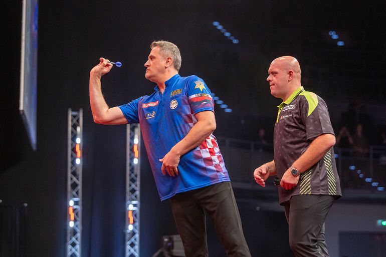 Topdarter Michael van Gerwen maakt meteen excuses na bekritiseerde uitspraak: 'Om eerlijk te zijn...'