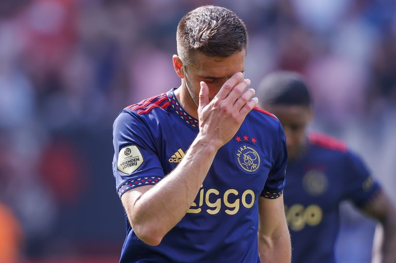 Ajax-trainer John Heitinga smijt deur dicht voor terugkeer oud-aanvoerder: 'We gaan hem niet benaderen'