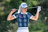 Britse golfster (29) zakt meerdere keren in elkaar op de baan en wordt per brancard afgevoerd