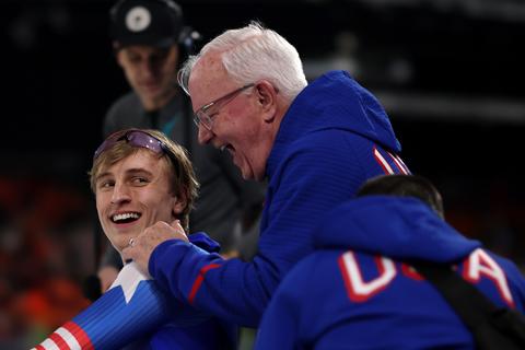 Schaatskampioen Jordan Stolz verrast met ingrijpend besluit over trainer: 'Ik ben geshockeerd'