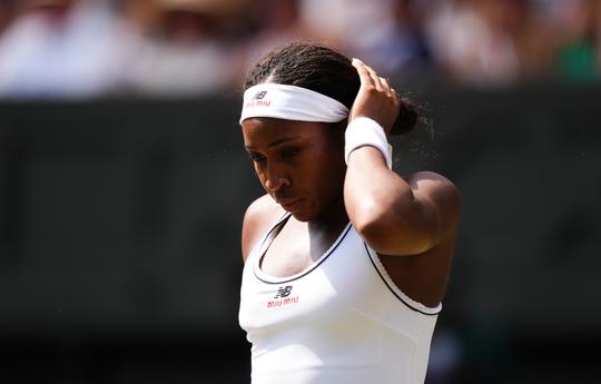 'Waarom deed ze dat?': Paniek slaat toe bij toptennisster (22) op Wimbledon