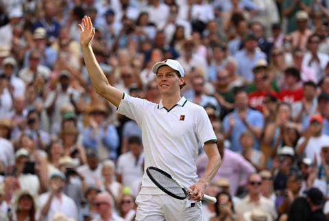 Wimbledon-finalist Jannik Sinner zenuwachtig door icoon in het publiek: 'We proberen het te combineren'