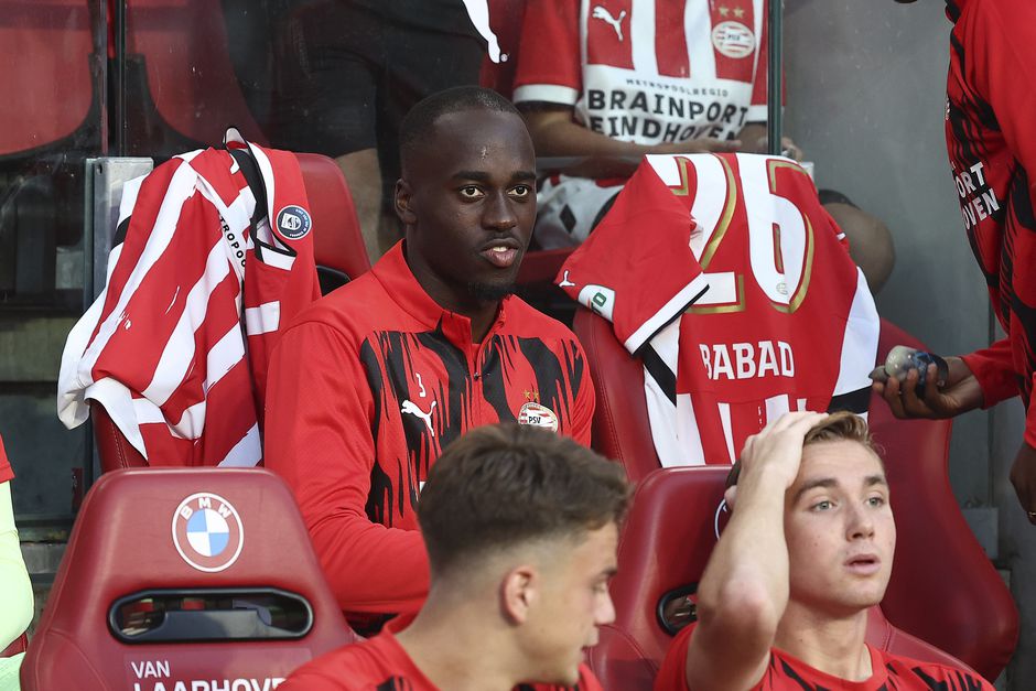 PSV schiet met scherp tegen RKC, 'werkweigeraar' Jordan Teze beleeft moeilijke avond in Eindhoven