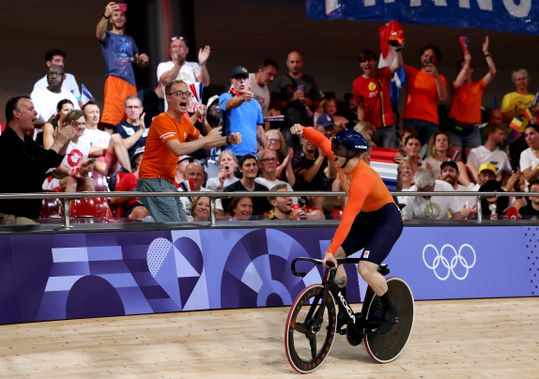 Harrie Lavreysen vernedert concurrenten dag na gouden medaille, ook succes voor Jeffrey Hoogland en Hetty van de Wouw