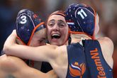 Sabrina van der Sloot klopte zichzelf én het team op de borst met het winnen van brons bij het waterpolo op de Spelen. ©Getty Images