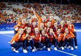 Dit zijn stralende gouden hockeysters van Nederland: bekijk hier de mooiste foto's van onze heldinnen in Parijs
