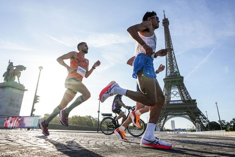 'Ik ben onderweg vijf keer dood gegaan': zieke Khalid Choukoud liep in Parijs zwaarste marathon van zijn leven