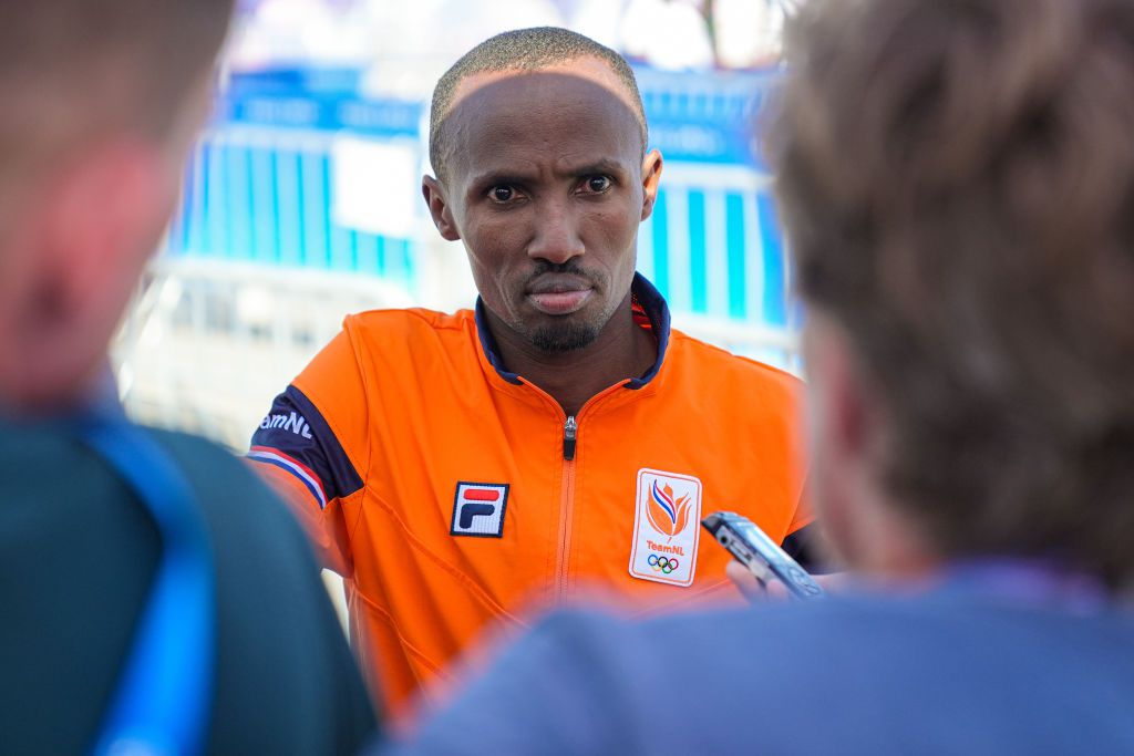 'Ik schaam me heel erg, het is een vloek': Abdi Nageeye uit zijn emoties na olympische deceptie op marathon