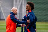 Erik ten Hag en Joshua Zirkzee. ©Getty Images.