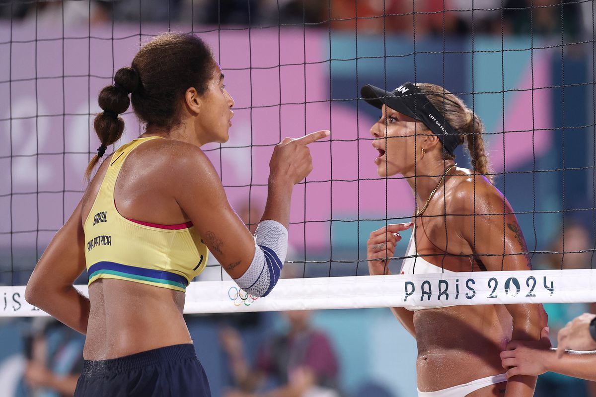 Prachtig moment op Olympische Spelen gaat de wereld over: dj tovert met Imagine weer glimlach op gezichten van ruziënde beachvolleybalsters