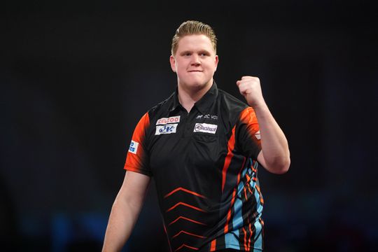 Nederlandse darter (28) schrijft geschiedenis met uniek moment, maar reageert koeltjes