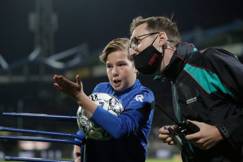 KNVB grijpt hard in met opvallende regelwijziging: minder 'thuisvoordeel' voor ballenjongens