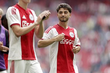 Veelbesproken Ajax-aankoop deelt hartverwarmende beelden van speciaal bezoek vlak voor debuut