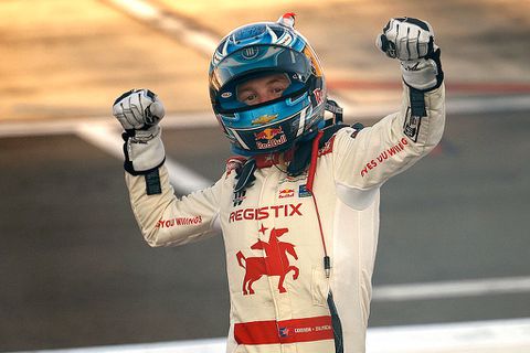 Topcoureur (19) naar ziekenhuis afgevoerd na uitbundig vieren van overwinning