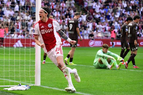 Dit is waarom Wout Weghorst voor Ajax een zegen maar tegelijkertijd ook een vloek is